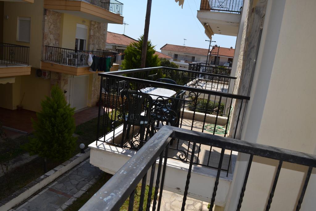 Roses Rt Apartments Skioni I Nea Skioni Exterior foto